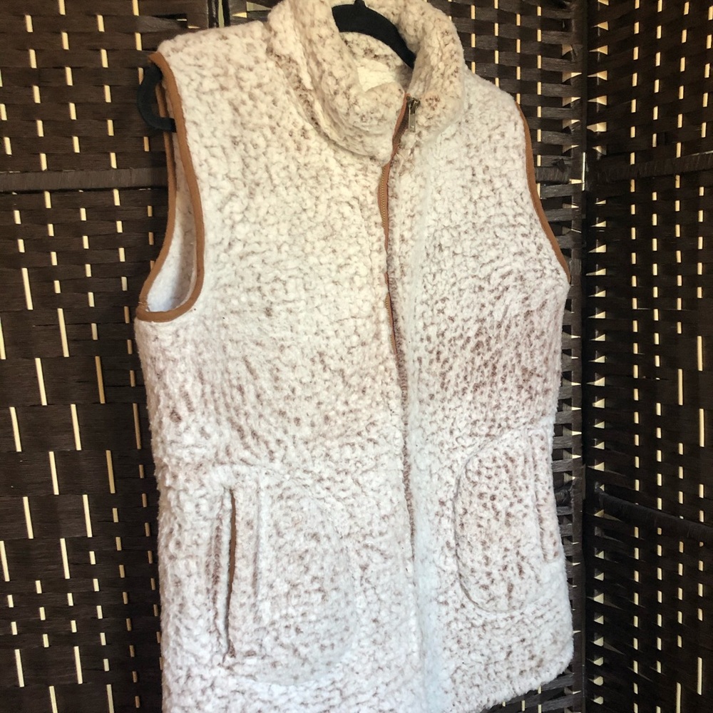 Fluffy ivory zip up vest with camel colored trim
